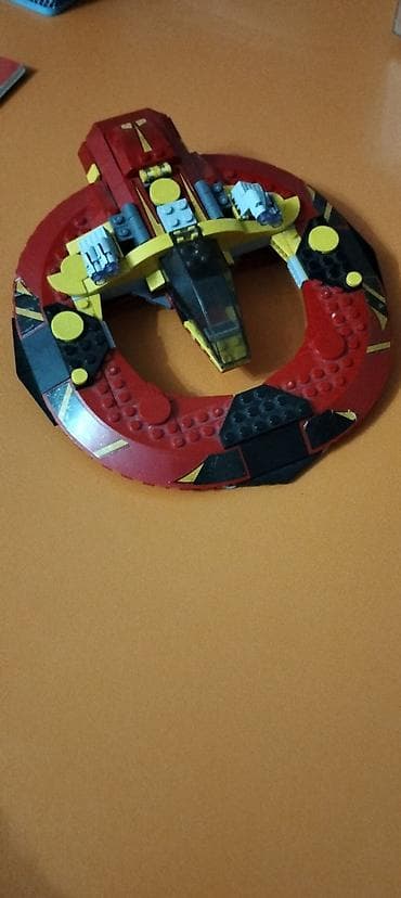 круглый ангар: Конструктор LEGO – космический корабль круглой формы — 1