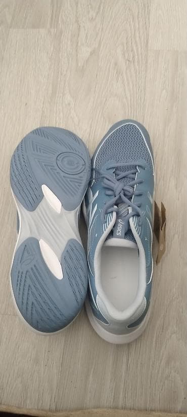 резиновая обувь: Кроссовки ASICS (бирка на фото), цвет голубой с белыми элементами. - — 1