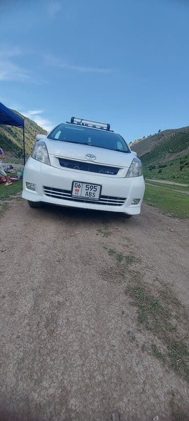 спец машина: Toyota Isis: 2005 г., 2 л, Автоматические, Бензин, Минивэн — 3