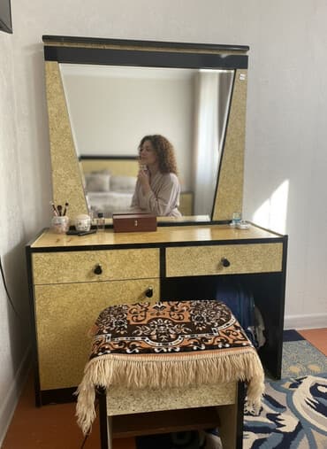 зеркалы: Туалетный столик, Б/у, С зеркалом, цвет - Черный, ЛДСП — 1