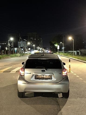 Продажа авто: Toyota Prius C: 2012 г., 1.5 л, Вариатор, Гибрид, Хэтчбэк — 4