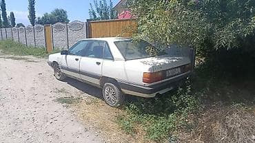 аудио касеты: Audi 100: 1990 г., 2 л, Механика, Бензин, Седан — 1