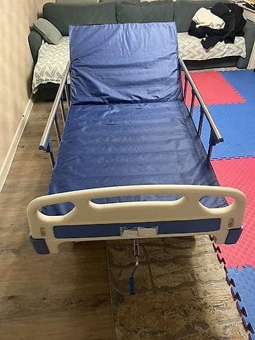 Медтовары: Функциональная медицинская кровать на колесах с механической — 5