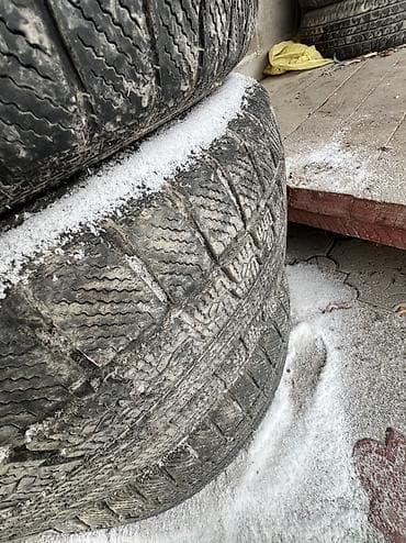 зимние шины 175 70 13: 3 зимних шин без шипов. Характеристики: - Размер: 235/55 R18 - Индекс — 3