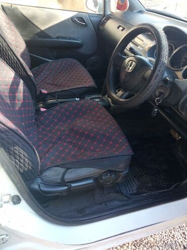 Продажа авто: Honda Fit: 2002 г., 1.3 л, Автомат, Бензин, Хэтчбэк — 7