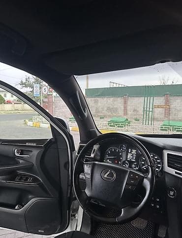 Lexus LX: 2012 г., 5.7 л, Автомат, Бензин, Внедорожник — 3