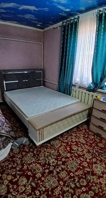 Кровать двуспальная с мягким изголовьем + матрас и банкетка у изножья