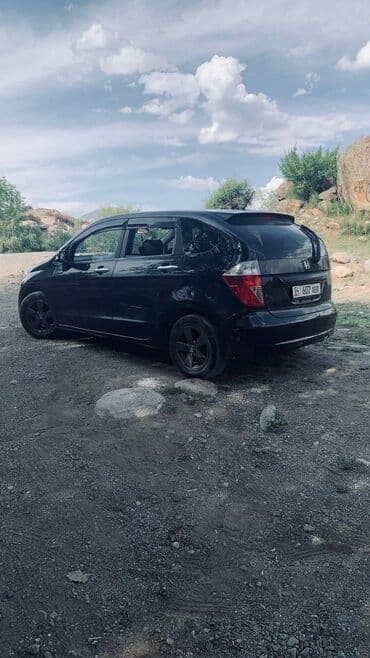 купить литые диски r14: Автомобиль Honda Edix, оснащенный литыми дисками с пятью спицами и — 9