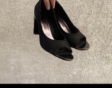 срочно продаю в связи с переездом: Продаю туфли одеты один раз на мероприятие размер 39-40, высота — 2