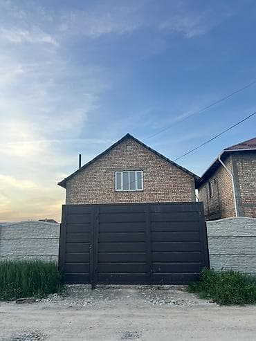 участое: Продается кирпичный двухэтажный дом с мансардной крышей на участке — 1