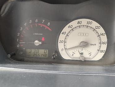 90: Toyota Ist: 2003 г., 1.3 л, Автомат, Бензин, Хэтчбэк — 7