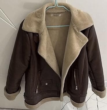 эко шуба: 3 куртки за 2тыс сом Размер: M-L 1) Укороченный пуховик с объемным — 3