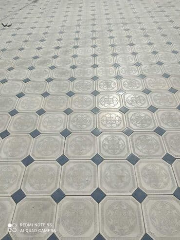 Тротуарная плитка в форме восьмиугольников с узором в центре и