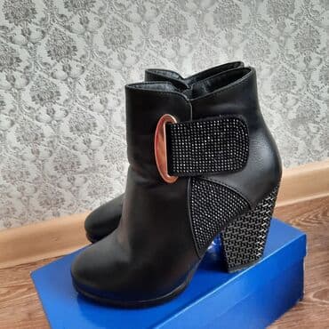 сапоги из натурального меха и кожи: 35р 350с
Состояние отличное — 1