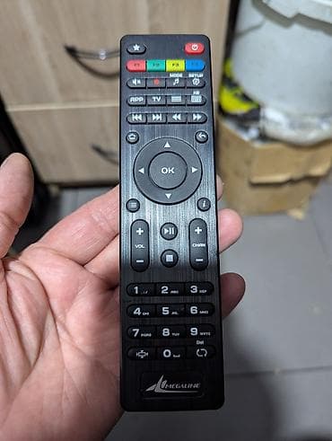 Пульты ДУ для ТВ и медиаприставок. Примерно по 20 шт. каждого. Б/у. 1)