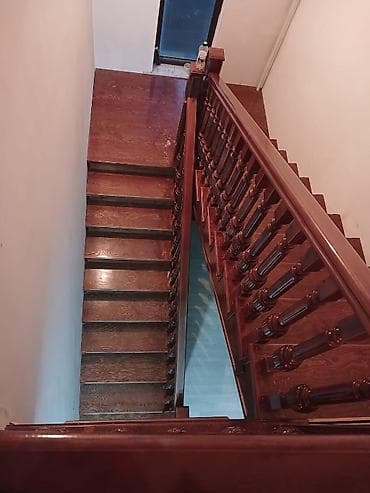 кухонный уголок на заказ: Деревянная лестница Для дома, Бесплатный замер, Форма лестницы: Много-маршевая, Стиль: Классический — 6