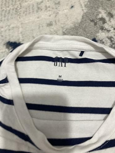 Женские рубашки новые, не носили. Размер не подошел либо просто лежат — 5