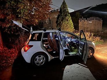 wagon r: Toyota Ist: 2003 г., 1.5 л, Автомат, Газ, Хэтчбэк — 4