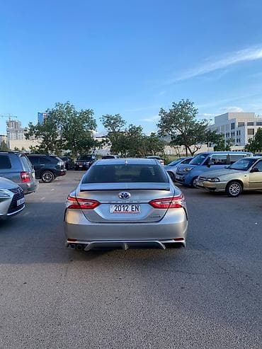 prius v: Toyota Camry: 2020 г., Вариатор, Гибрид, Седан — 8