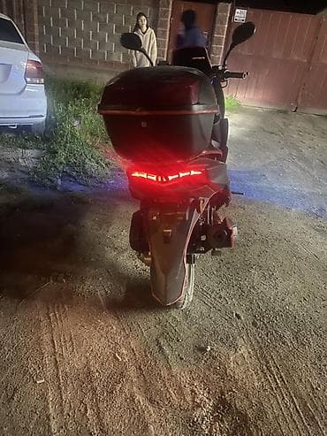 купить кофр на скутер: Скутер 50–125 см³ (визуально классический городской скутер с — 4