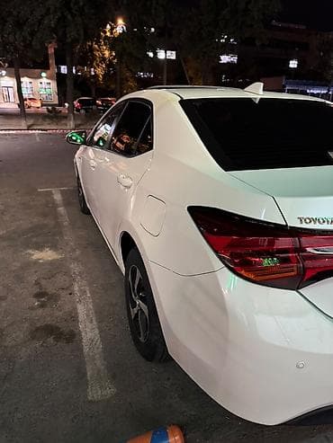 эшаки: Toyota Corolla: 2018 г., 1.8 л, Гибрид, Седан — 4