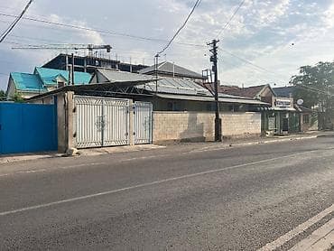 Дома: Продаётся участок вместе с домом. Адрес: ул. Юнусалиева / ул — 6