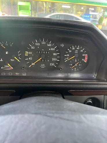v class: Mercedes-Benz W124: 1990 г., 2.3 л, Механика, Бензин, Седан — 5