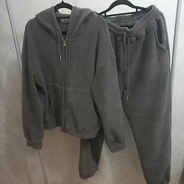 Тёплый костюм размер L. В отличном состоянии одевала пару раз
Корея at lalafo.kg Тёплый костюм размер L. В отличном состоянии одевала пару раз
Корея