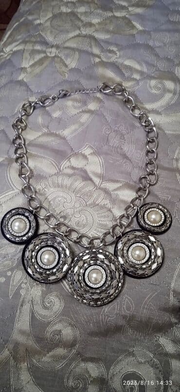 аксы 77: Украшения, цены разные-400, бусы-250. 
длинные-250, 
Колье 800 — 4
