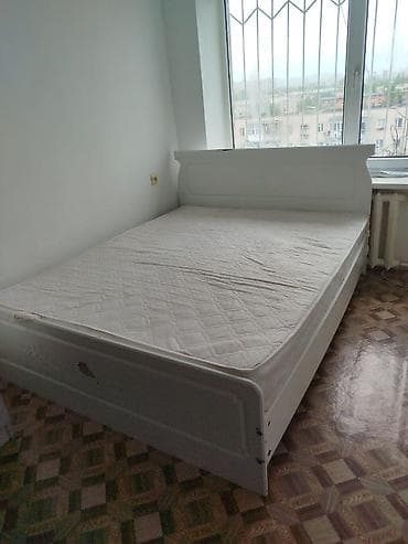 Үй жана бакча: Двуспальная кровать с высоким изголовьем, белого цвета. Классический — 2