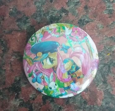 Көркөм өнөр жана коллекциялоо: Продаю значки 2 фигурные пластиковые, остальные круглые — 7