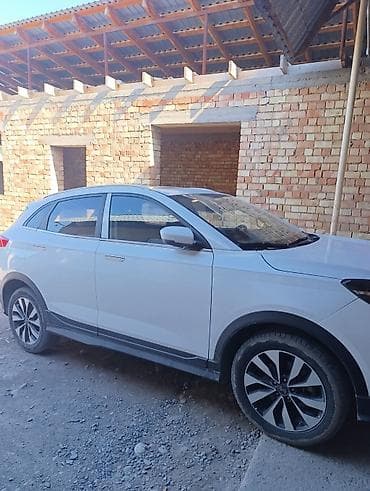 Белый городской кроссовер, 5 дверей, 5 мест. Основные особенности: - at lalafo.kg Белый городской кроссовер, 5 дверей, 5 мест. Основные особенности: -