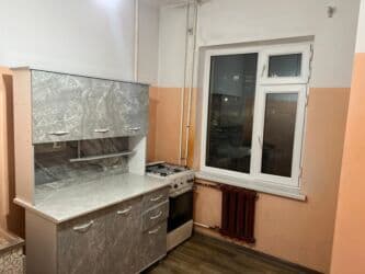 продается квартира центр: 3 комнаты, 79 м², 105 серия, 2 этаж, Старый ремонт — 3