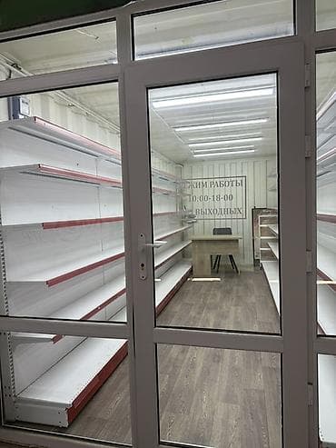 контейнер с полками: Продается пластик с витринным остеклением и стеллажами. Высота 2,45 — 1