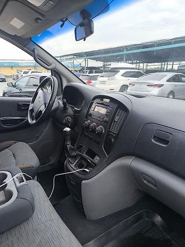 ми 10 с: Hyundai H-1 (Starex) фургон, белый цвет, кузов длинный. Особенности — 7