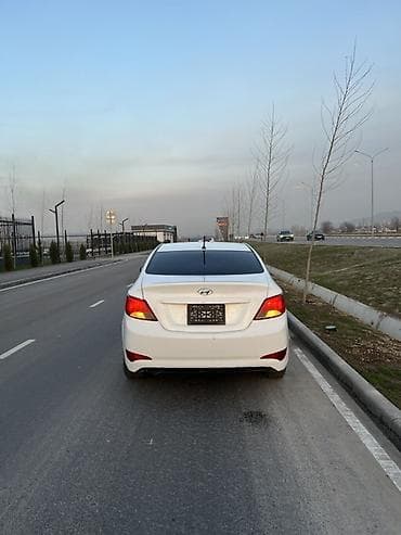 вечер: Hyundai Solaris: 2015 г., 1.6 л, Автомат, Газ, Седан — 3