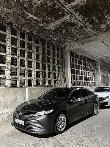 Toyota Camry: 2018 г., 2.5 л, Вариатор, Гибрид, Седан