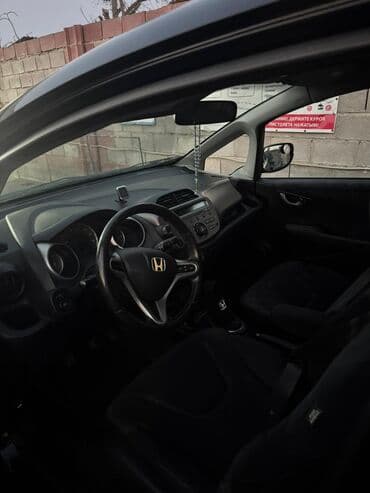 Honda Fit: 2008 г., 1.5 л, Механика, Бензин, Хэтчбэк