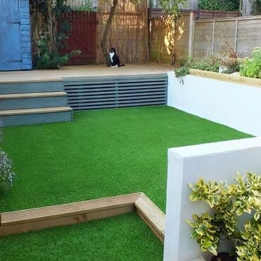 Искусственный газон представляет собой практичное решение для создания