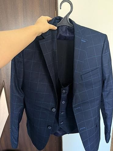 Мужской костюм-тройка в клетку (пиджак + жилет + брюки). - Цвет