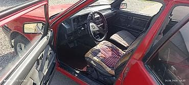red cell: Toyota Corolla: 1995 г., Механика, Бензин, Хэтчбэк — 9