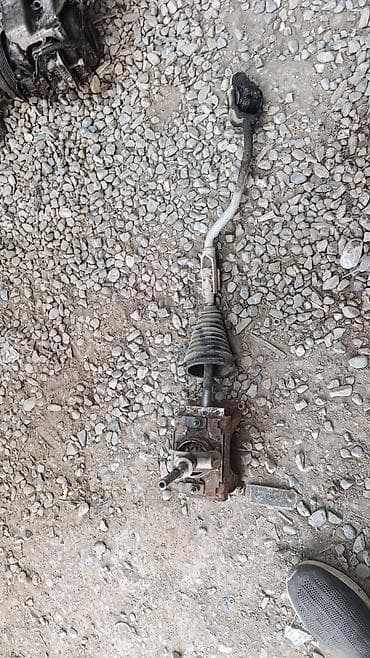 Механизм кулисы КПП в сборе Audi 100 об 1.8 Описание: - Полный узел