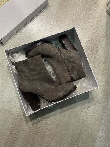 день сяпина: Продаю ботильоны, 36 р, натуральная замша производство Турция. Редко — 1