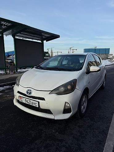 сиденья toyota: Toyota Aqua: 2013 г., 1.3 л, Вариатор, Гибрид, Хэтчбэк — 2