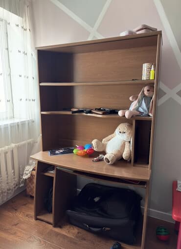 Компьютерный стол, С полками