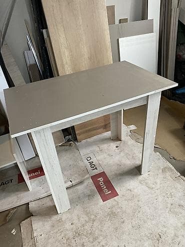 Срочно!!! Дешево продается новый стол ширина 105см глубина 63см