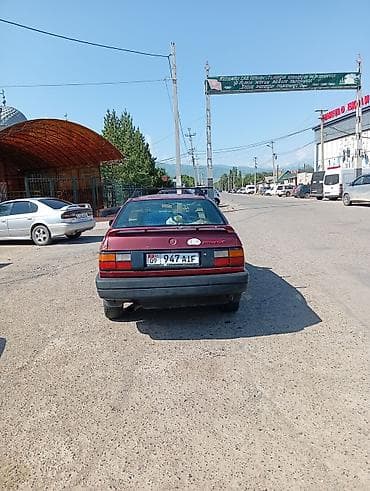 Продажа авто: Volkswagen Passat: 1988 г., Седан — 4