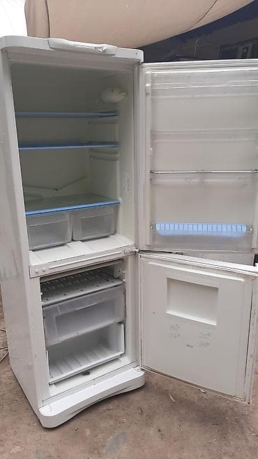 Техника и электроника: Холодильник Indesit, Б/у, Двухкамерный — 3