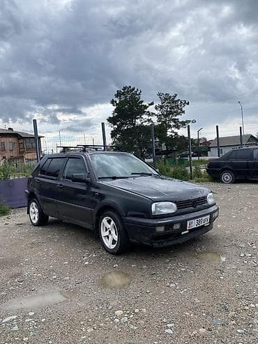 Унаа сатуу: Volkswagen Golf: 1993 г., 1.8 л, Кол менен иштөөчү, Бензин, Хетчбек — 1