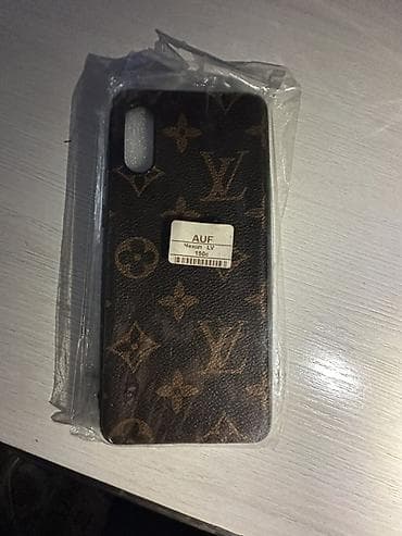 Набор чехлов для смартфонов. 1) Чехол «LV» - Материал: мягкий